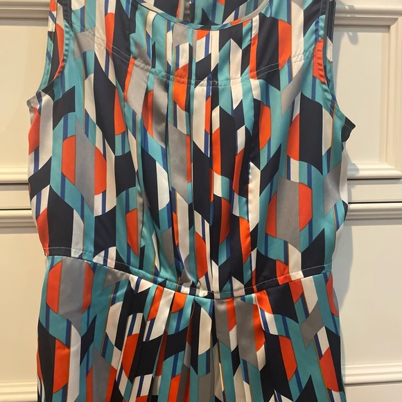 Nine West, size medium, sleeveless blouse, gathers at waist. Great condition. - Picture 4 of 4